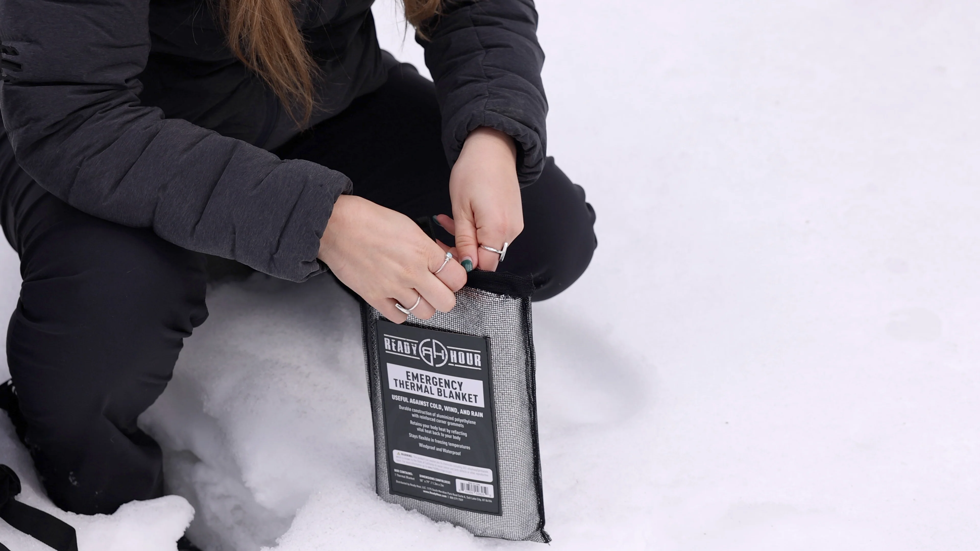 Large Deluxe Thermal Blanket - Image 12